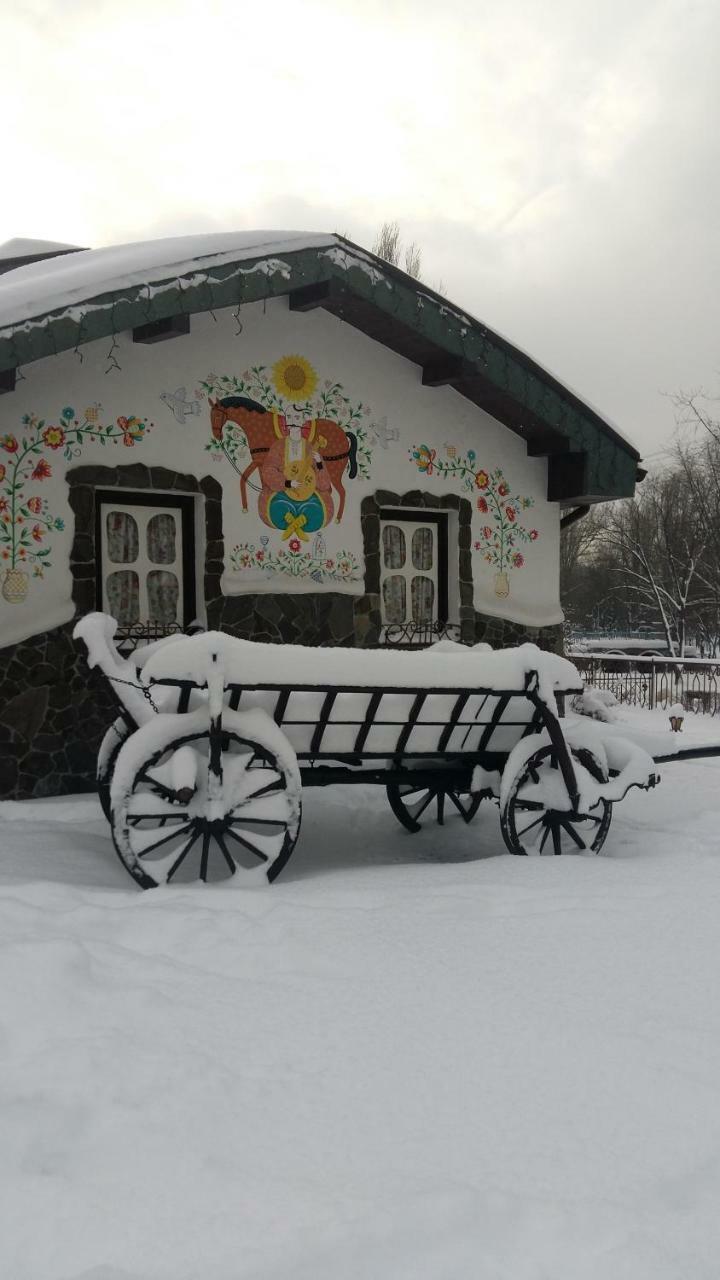 브로바리 Charivna Taistra B&B 외부 사진