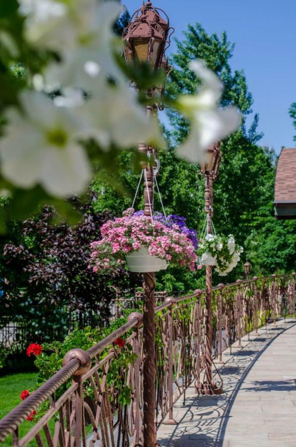 브로바리 Charivna Taistra B&B 외부 사진