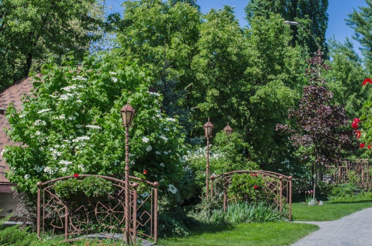 브로바리 Charivna Taistra B&B 외부 사진